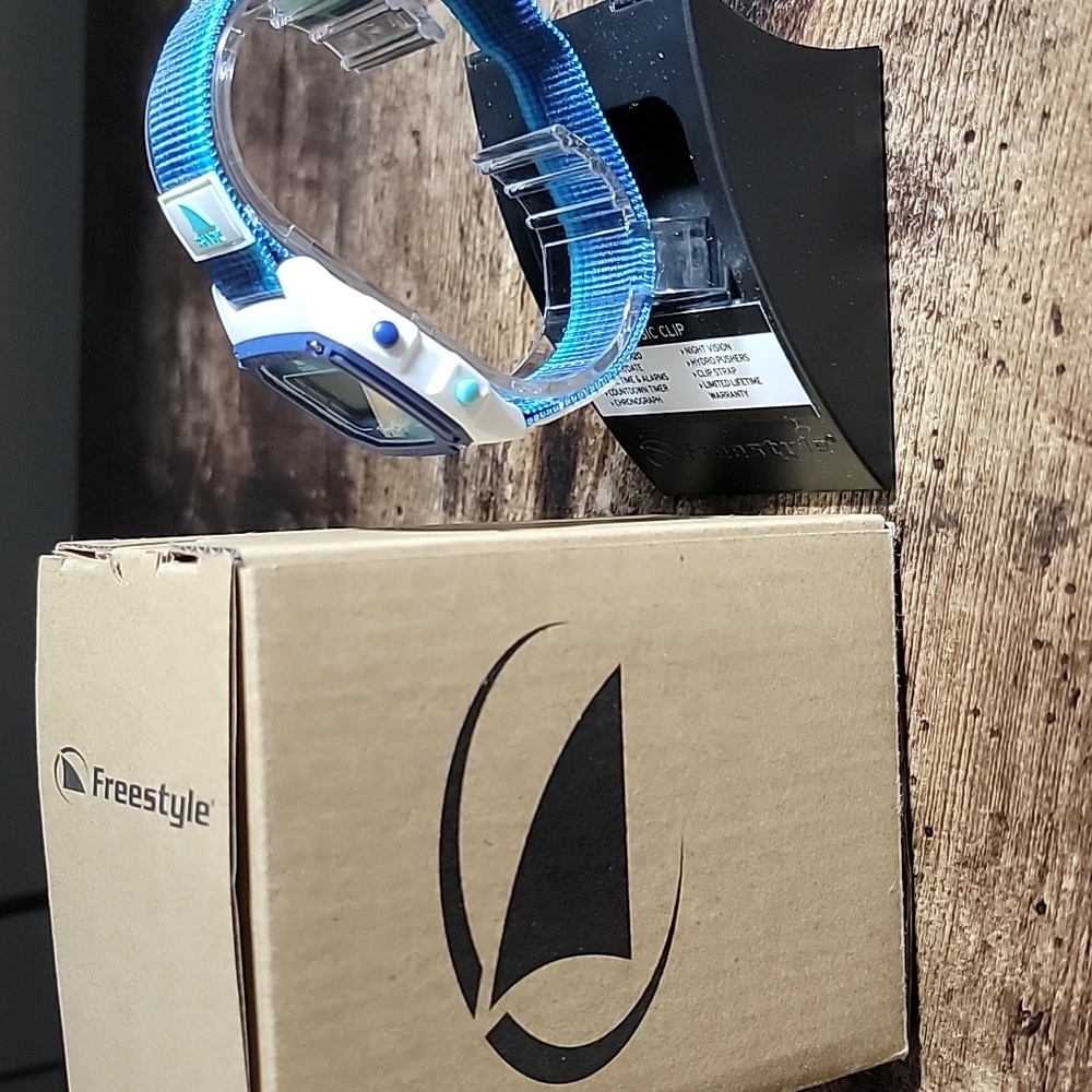Shark Watch In Original Box - Picture 4 of 7